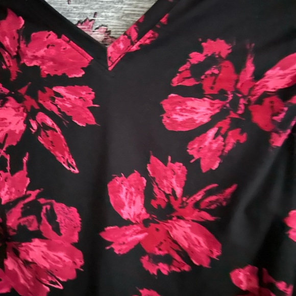 2/$30 NWT Rachel Roy V Neck Pink Flower Top Sleeveless V-Neck Floral Shell - Picture 7 of 7